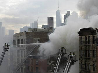 19 injured in New York collaps...
